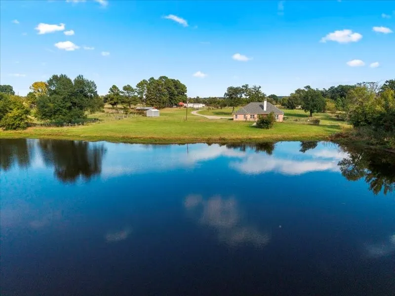 Single Family Residence For Sale in Henderson County , 14856 Fm 59, Athens, Texas 75751, 3 Bedroom, 2 Bathroom, 2 Garage spaces, 2,421 Sqft, built in 2007, Preowned, mls#21091958, Real Estate Agent in Athens, Homes For Sale in Henderson county, Homes For Sale in Athens, Realtor in Athens Texas, Real Estate Brokerage Independent Realty Texas, Luminita Cordes Realtor