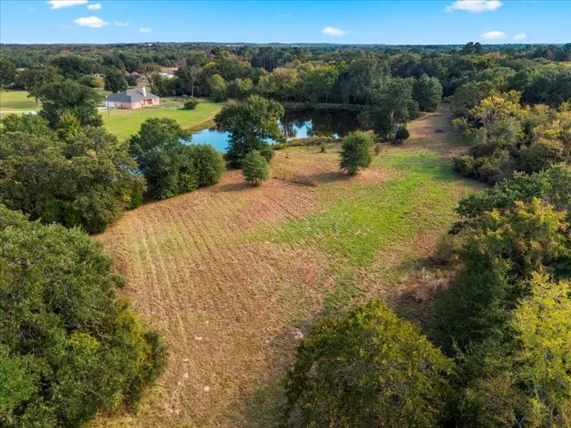 Single Family Residence For Sale in Henderson County , 14856 Fm 59, Athens, Texas 75751, 3 Bedroom, 2 Bathroom, 2 Garage spaces, 2,421 Sqft, built in 2007, Preowned, mls#21091958, Real Estate Agent in Athens, Homes For Sale in Henderson county, Homes For Sale in Athens, Realtor in Athens Texas, Real Estate Brokerage Independent Realty Texas, Luminita Cordes Realtor