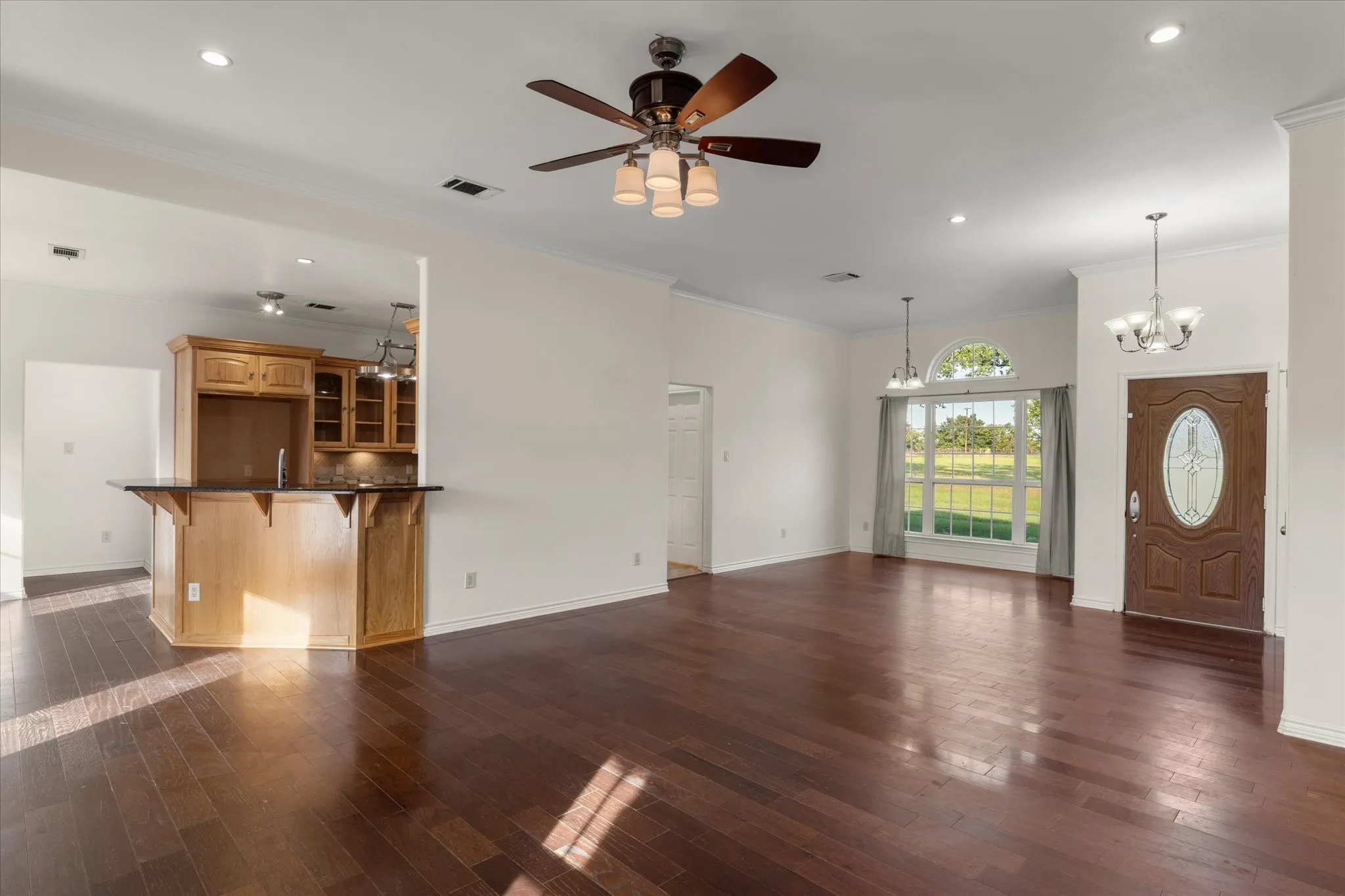 Single Family Residence For Sale in Henderson County , 14856 Fm 59, Athens, Texas 75751, 3 Bedroom, 2 Bathroom, 2 Garage spaces, 2,421 Sqft, built in 2007, Preowned, mls#21091958, Real Estate Agent in Athens, Homes For Sale in Henderson county, Homes For Sale in Athens, Realtor in Athens Texas, Real Estate Brokerage Independent Realty Texas, Luminita Cordes Realtor