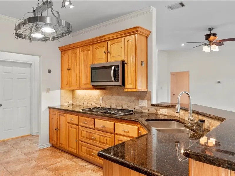 Single Family Residence For Sale in Henderson County , 14856 Fm 59, Athens, Texas 75751, 3 Bedroom, 2 Bathroom, 2 Garage spaces, 2,421 Sqft, built in 2007, Preowned, mls#21091958, Real Estate Agent in Athens, Homes For Sale in Henderson county, Homes For Sale in Athens, Realtor in Athens Texas, Real Estate Brokerage Independent Realty Texas, Luminita Cordes Realtor