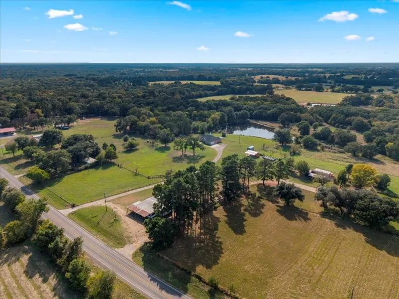 Single Family Residence For Sale in Henderson County , 14856 Fm 59, Athens, Texas 75751, 3 Bedroom, 2 Bathroom, 2 Garage spaces, 2,421 Sqft, built in 2007, Preowned, mls#21091958, Real Estate Agent in Athens, Homes For Sale in Henderson county, Homes For Sale in Athens, Realtor in Athens Texas, Real Estate Brokerage Independent Realty Texas, Luminita Cordes Realtor