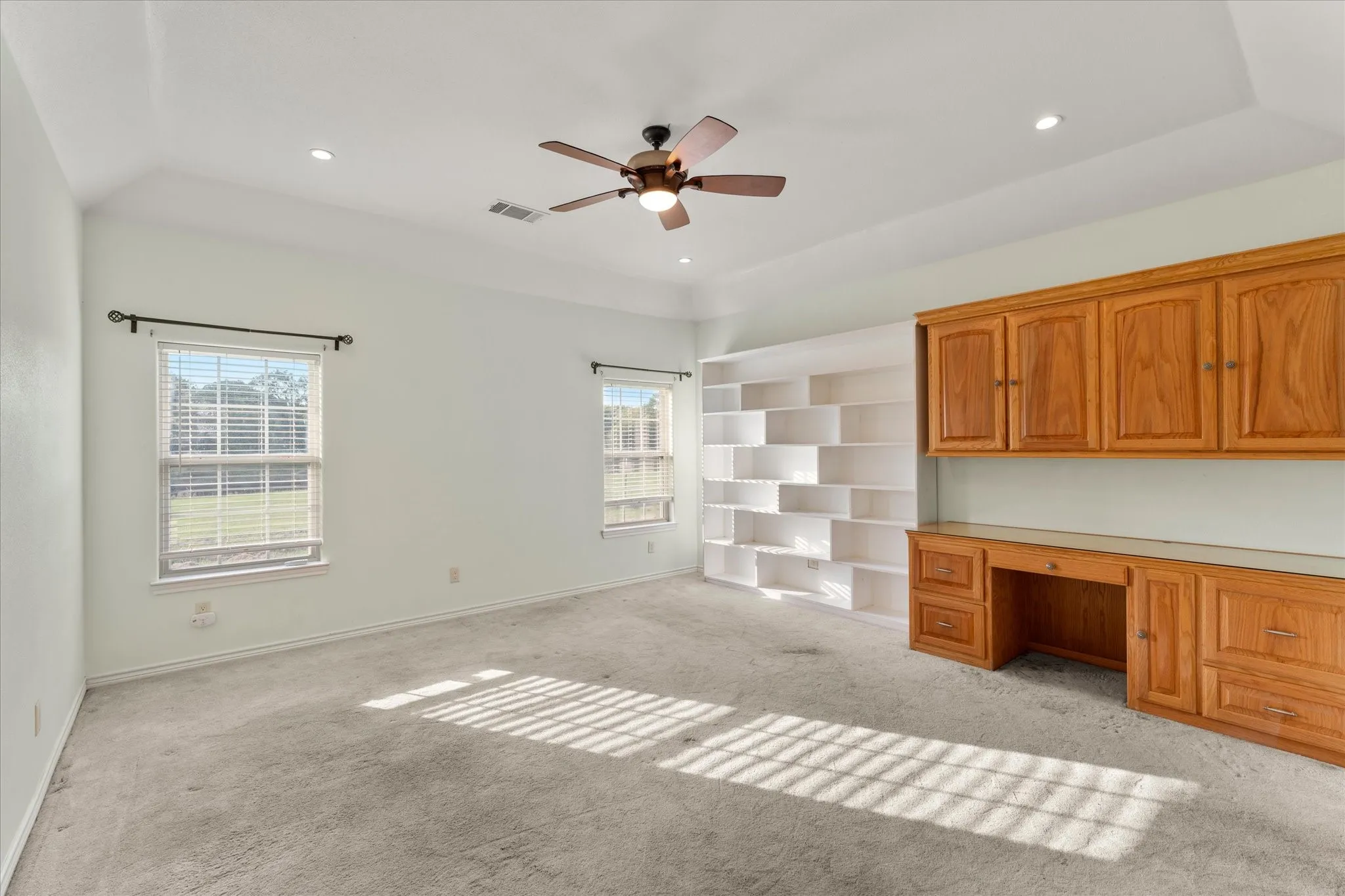 Single Family Residence For Sale in Henderson County , 14856 Fm 59, Athens, Texas 75751, 3 Bedroom, 2 Bathroom, 2 Garage spaces, 2,421 Sqft, built in 2007, Preowned, mls#21091958, Real Estate Agent in Athens, Homes For Sale in Henderson county, Homes For Sale in Athens, Realtor in Athens Texas, Real Estate Brokerage Independent Realty Texas, Luminita Cordes Realtor