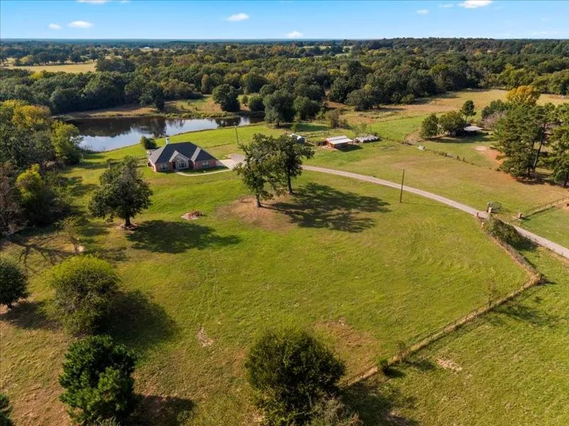 Single Family Residence For Sale in Henderson County , 14856 Fm 59, Athens, Texas 75751, 3 Bedroom, 2 Bathroom, 2 Garage spaces, 2,421 Sqft, built in 2007, Preowned, mls#21091958, Real Estate Agent in Athens, Homes For Sale in Henderson county, Homes For Sale in Athens, Realtor in Athens Texas, Real Estate Brokerage Independent Realty Texas, Luminita Cordes Realtor