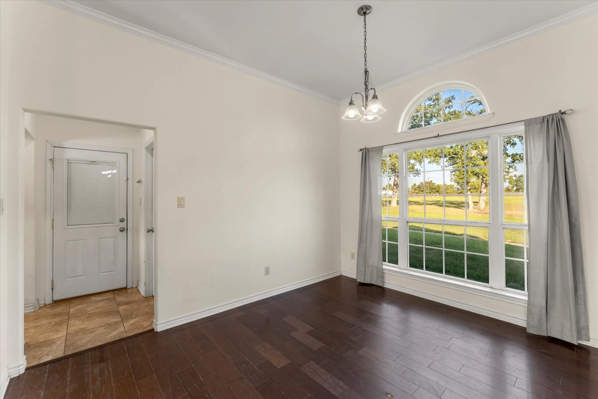 Single Family Residence For Sale in Henderson County , 14856 Fm 59, Athens, Texas 75751, 3 Bedroom, 2 Bathroom, 2 Garage spaces, 2,421 Sqft, built in 2007, Preowned, mls#21091958, Real Estate Agent in Athens, Homes For Sale in Henderson county, Homes For Sale in Athens, Realtor in Athens Texas, Real Estate Brokerage Independent Realty Texas, Luminita Cordes Realtor
