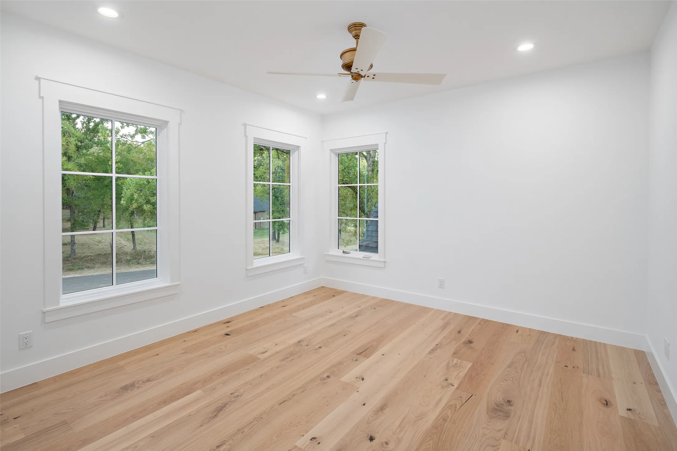 Upstairs guest bedroom