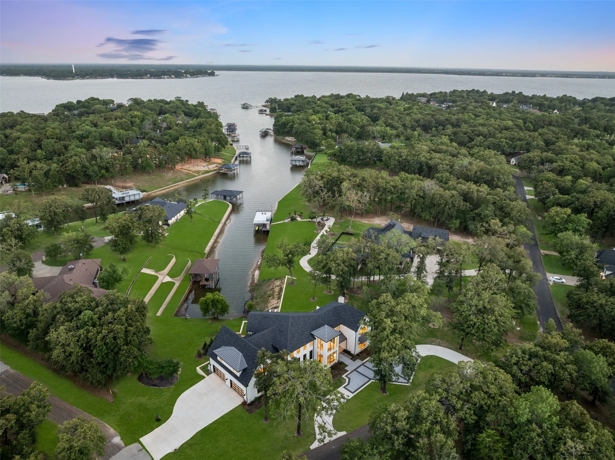 Single Family Residence For Sale in Henderson County , 102 Augusta Drive, Mabank, Texas 75156, 7 Bedroom, 9 Bathroom, 4 Garage spaces, 6,998 Sqft, built in 2024, New Construction - Complete, mls#21060502, Real Estate Agent in Mabank, Homes For Sale in Henderson county, Homes For Sale in Mabank, Realtor in Mabank Texas, Real Estate Brokerage Independent Realty Texas, Luminita Cordes Realtor