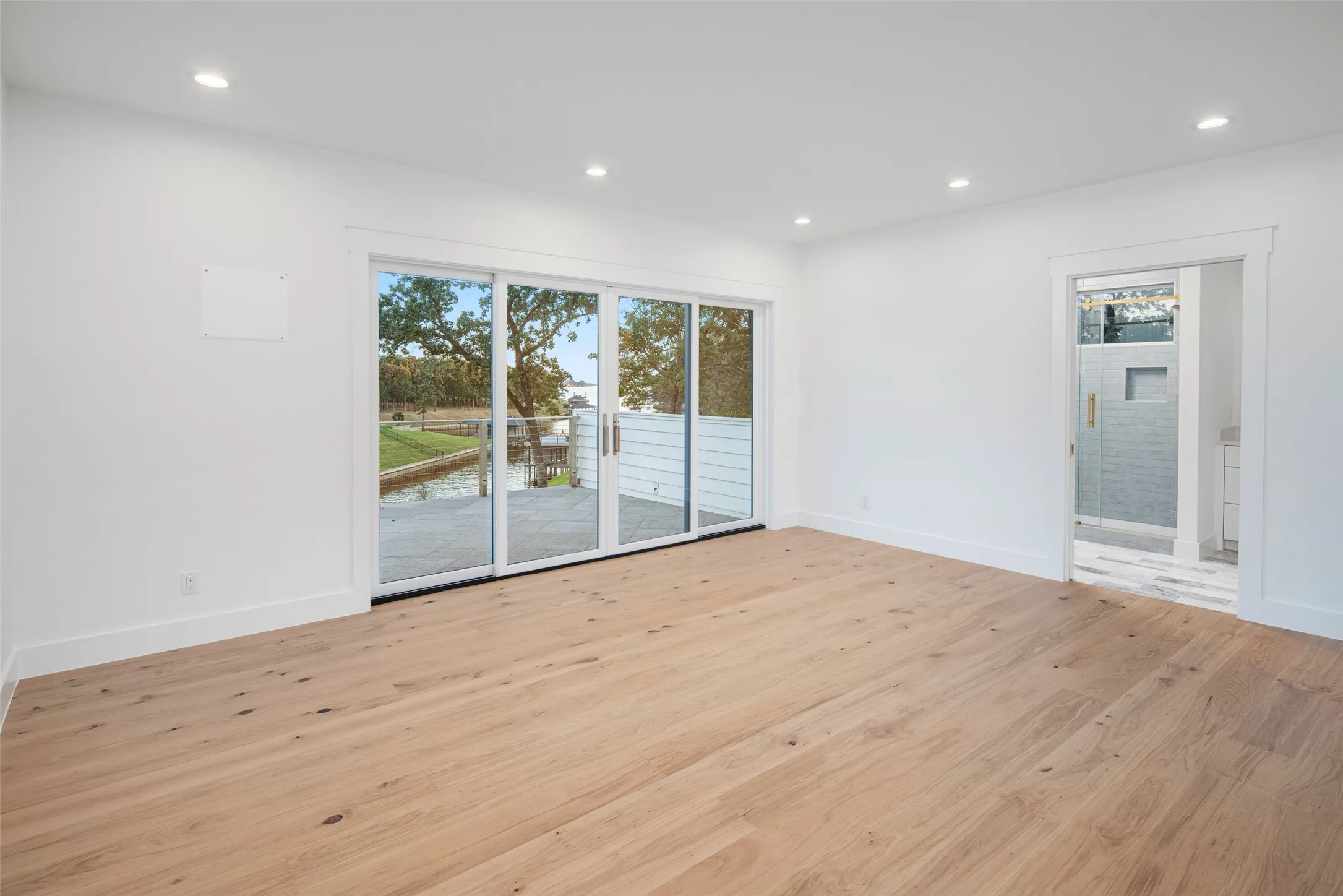 Upstairs en suite bedroom with balcony access