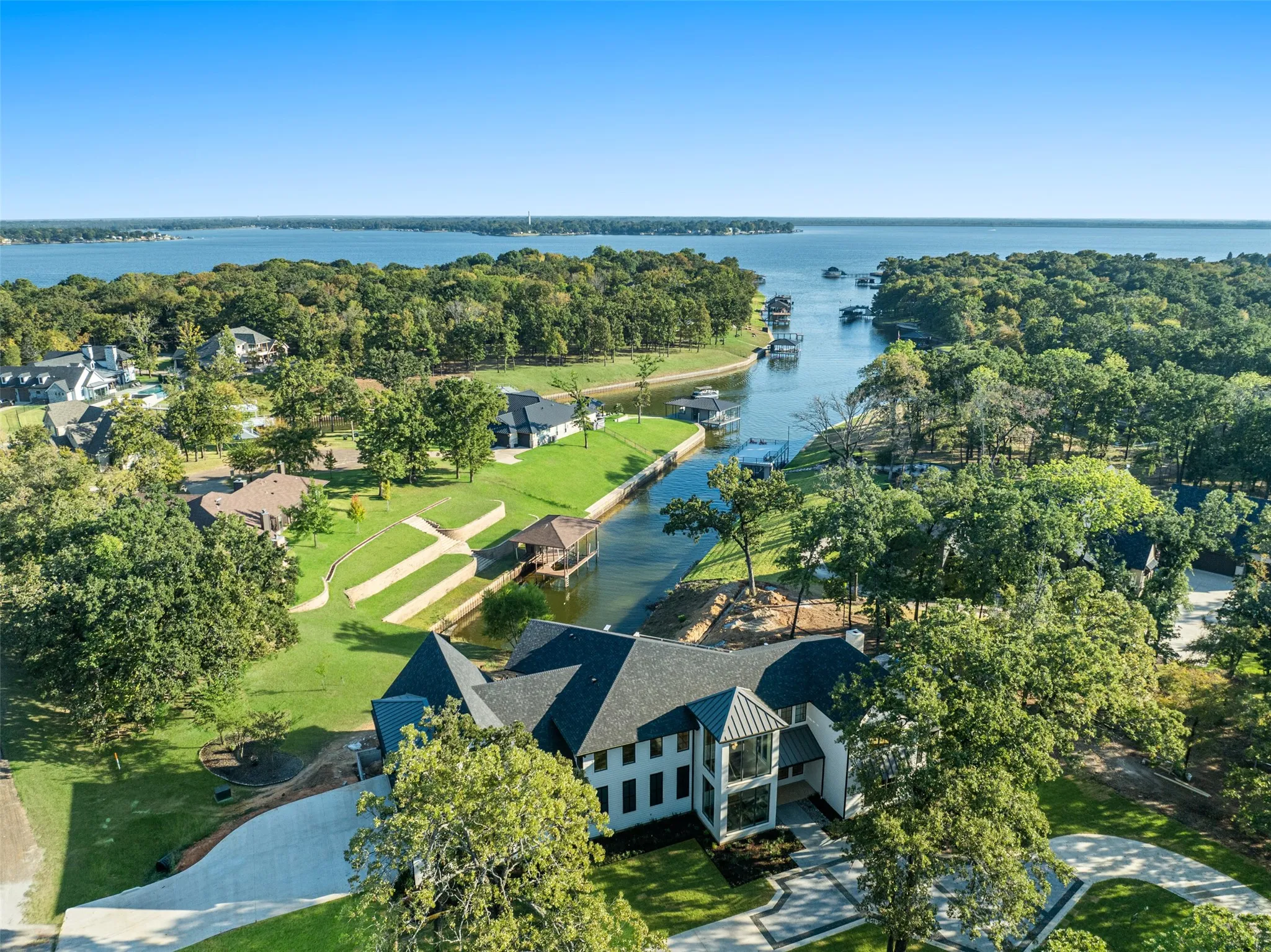 Single Family Residence For Sale in Henderson County , 102 Augusta Drive, Mabank, Texas 75156, 7 Bedroom, 9 Bathroom, 4 Garage spaces, 6,998 Sqft, built in 2024, New Construction - Complete, mls#21060502, Real Estate Agent in Mabank, Homes For Sale in Henderson county, Homes For Sale in Mabank, Realtor in Mabank Texas, Real Estate Brokerage Independent Realty Texas, Luminita Cordes Realtor