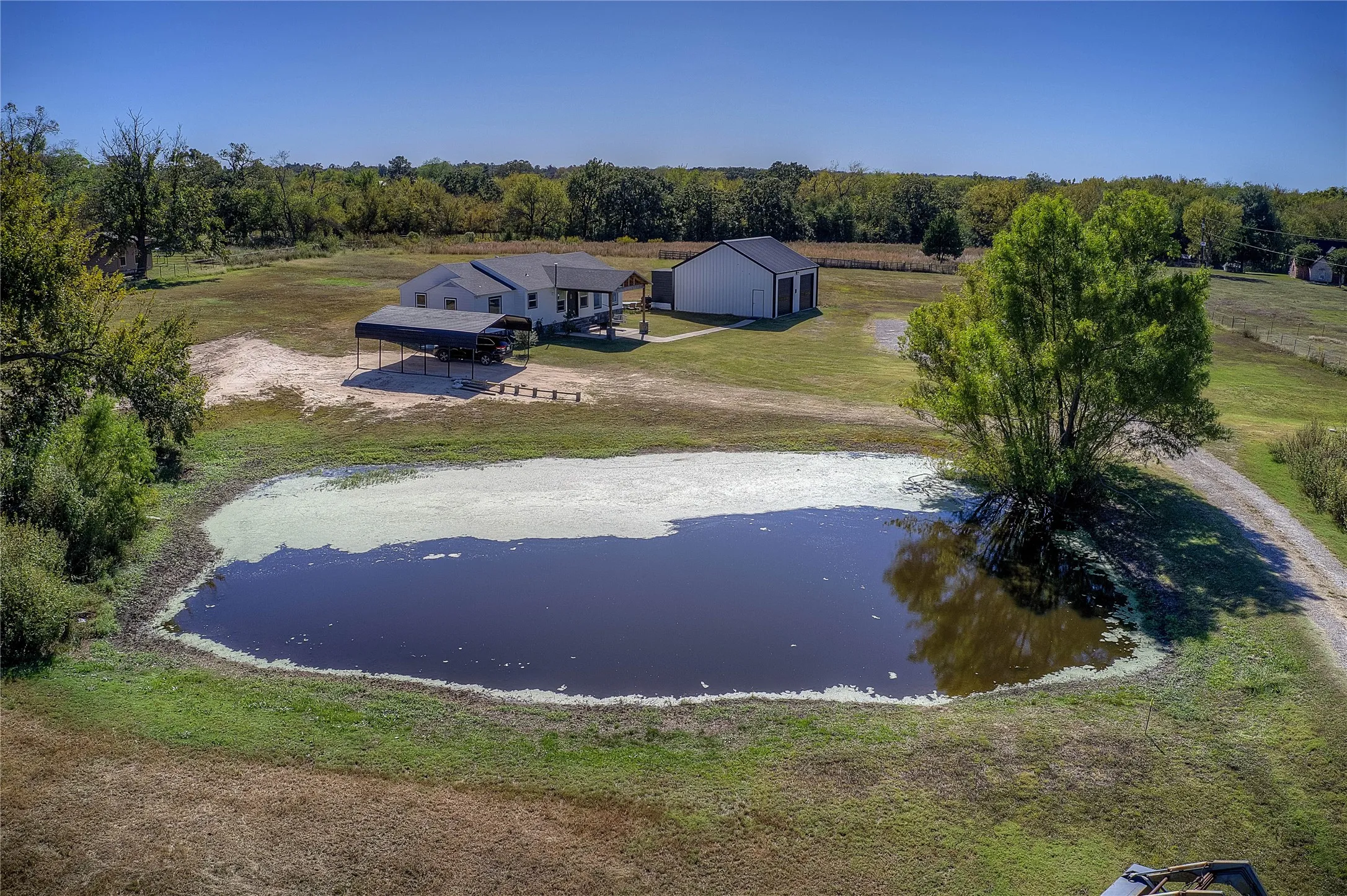 Single Family Residence For Sale in Hopkins County , 3974 Texas Highway 11 E, Sulphur Springs, Texas 75482, 3 Bedroom, 2 Bathroom, 2 Garage spaces, 1,417 Sqft, built in 1949, Preowned, mls#21092037, Real Estate Agent in Sulphur Springs, Homes For Sale in Hopkins county, Homes For Sale in Sulphur Springs, Realtor in Sulphur Springs Texas, Real Estate Brokerage Independent Realty Texas, Luminita Cordes Realtor