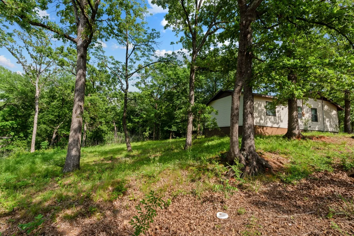 Single Family Residence For Sale in Henderson County , 112 Crocker Road, Malakoff, Texas 75148, 3 Bedroom, 2 Bathroom, Garage spaces, 912 Sqft, built in 1973, mls#21095968, Real Estate Agent in Malakoff, Homes For Sale in Henderson county, Homes For Sale in Malakoff, Realtor in Malakoff Texas, Real Estate Brokerage Independent Realty Texas, Luminita Cordes Realtor