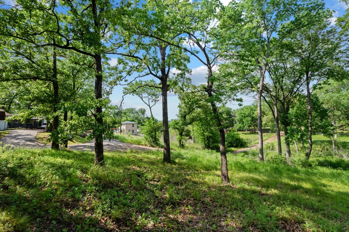 Single Family Residence For Sale in Henderson County , 112 Crocker Road, Malakoff, Texas 75148, 3 Bedroom, 2 Bathroom, Garage spaces, 912 Sqft, built in 1973, mls#21095968, Real Estate Agent in Malakoff, Homes For Sale in Henderson county, Homes For Sale in Malakoff, Realtor in Malakoff Texas, Real Estate Brokerage Independent Realty Texas, Luminita Cordes Realtor