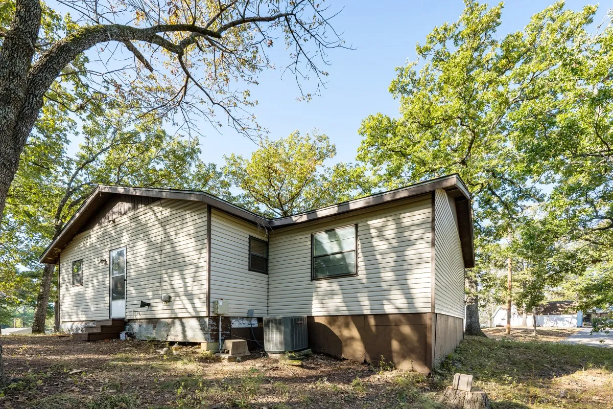 Single Family Residence For Sale in Henderson County , 112 Crocker Road, Malakoff, Texas 75148, 3 Bedroom, 2 Bathroom, Garage spaces, 912 Sqft, built in 1973, mls#21095968, Real Estate Agent in Malakoff, Homes For Sale in Henderson county, Homes For Sale in Malakoff, Realtor in Malakoff Texas, Real Estate Brokerage Independent Realty Texas, Luminita Cordes Realtor
