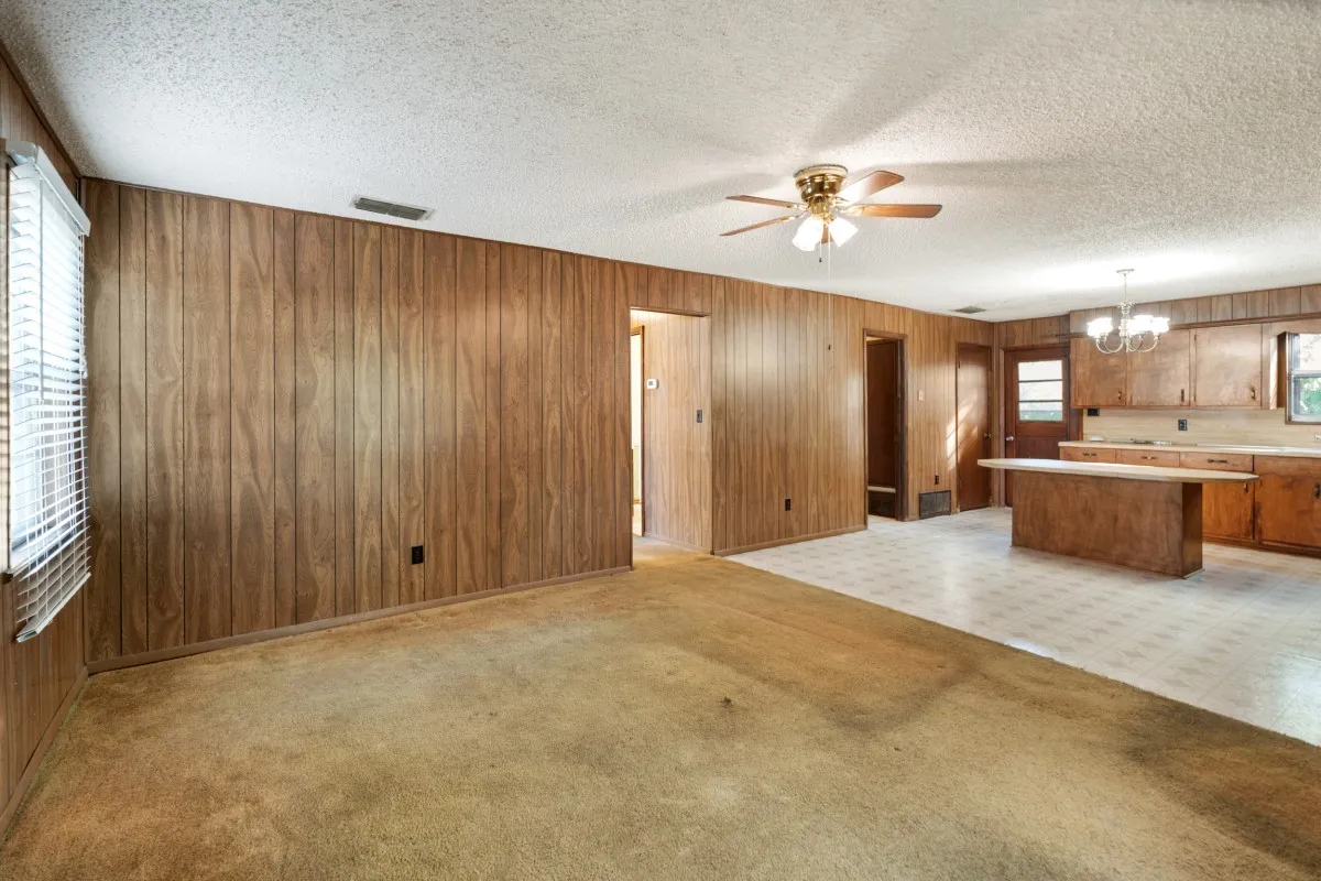 Single Family Residence For Sale in Henderson County , 112 Crocker Road, Malakoff, Texas 75148, 3 Bedroom, 2 Bathroom, Garage spaces, 912 Sqft, built in 1973, mls#21095968, Real Estate Agent in Malakoff, Homes For Sale in Henderson county, Homes For Sale in Malakoff, Realtor in Malakoff Texas, Real Estate Brokerage Independent Realty Texas, Luminita Cordes Realtor