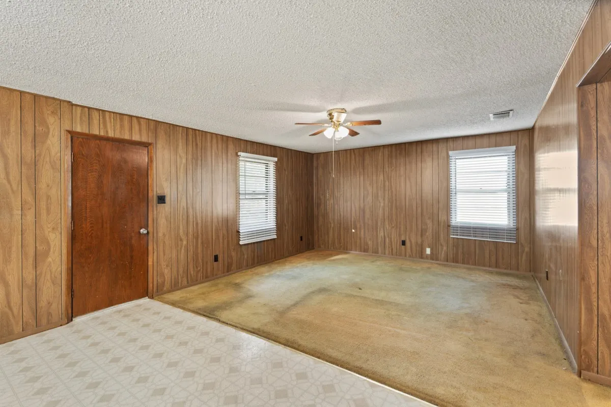 Single Family Residence For Sale in Henderson County , 112 Crocker Road, Malakoff, Texas 75148, 3 Bedroom, 2 Bathroom, Garage spaces, 912 Sqft, built in 1973, mls#21095968, Real Estate Agent in Malakoff, Homes For Sale in Henderson county, Homes For Sale in Malakoff, Realtor in Malakoff Texas, Real Estate Brokerage Independent Realty Texas, Luminita Cordes Realtor