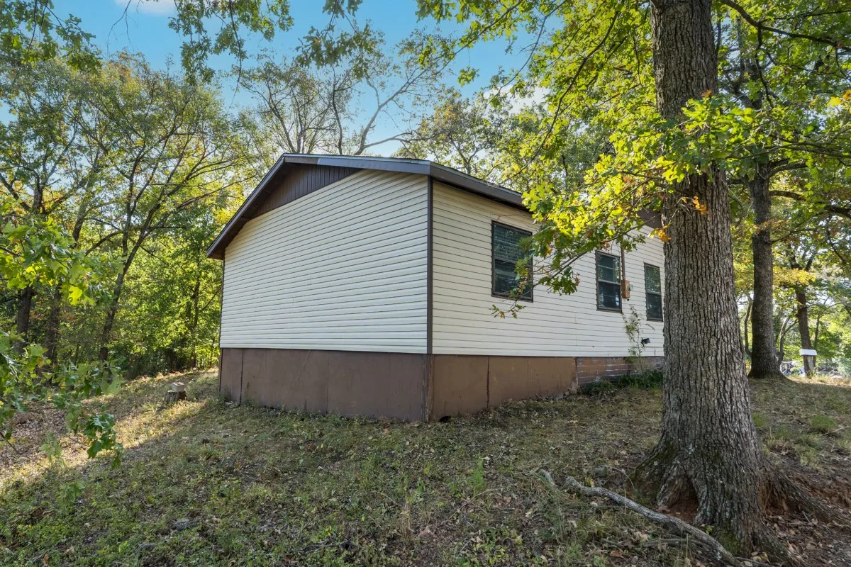 Single Family Residence For Sale in Henderson County , 112 Crocker Road, Malakoff, Texas 75148, 3 Bedroom, 2 Bathroom, Garage spaces, 912 Sqft, built in 1973, mls#21095968, Real Estate Agent in Malakoff, Homes For Sale in Henderson county, Homes For Sale in Malakoff, Realtor in Malakoff Texas, Real Estate Brokerage Independent Realty Texas, Luminita Cordes Realtor