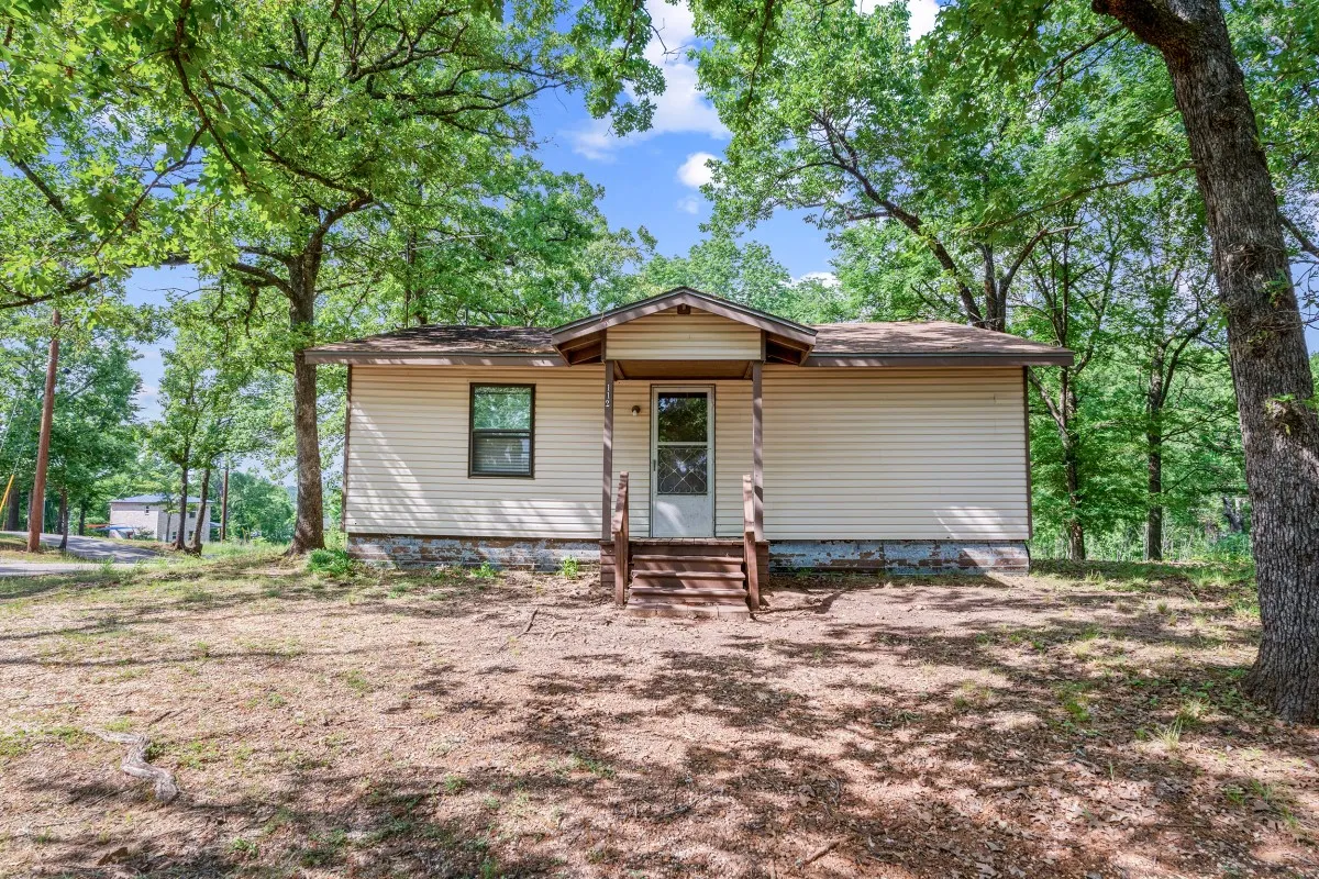 Single Family Residence For Sale in Henderson County , 112 Crocker Road, Malakoff, Texas 75148, 3 Bedroom, 2 Bathroom, Garage spaces, 912 Sqft, built in 1973, mls#21095968, Real Estate Agent in Malakoff, Homes For Sale in Henderson county, Homes For Sale in Malakoff, Realtor in Malakoff Texas, Real Estate Brokerage Independent Realty Texas, Luminita Cordes Realtor