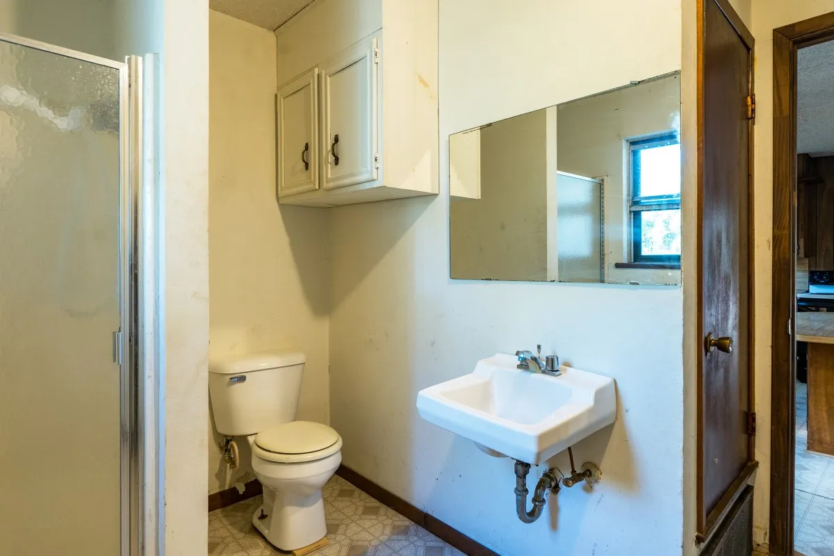 Single Family Residence For Sale in Henderson County , 112 Crocker Road, Malakoff, Texas 75148, 3 Bedroom, 2 Bathroom, Garage spaces, 912 Sqft, built in 1973, mls#21095968, Real Estate Agent in Malakoff, Homes For Sale in Henderson county, Homes For Sale in Malakoff, Realtor in Malakoff Texas, Real Estate Brokerage Independent Realty Texas, Luminita Cordes Realtor