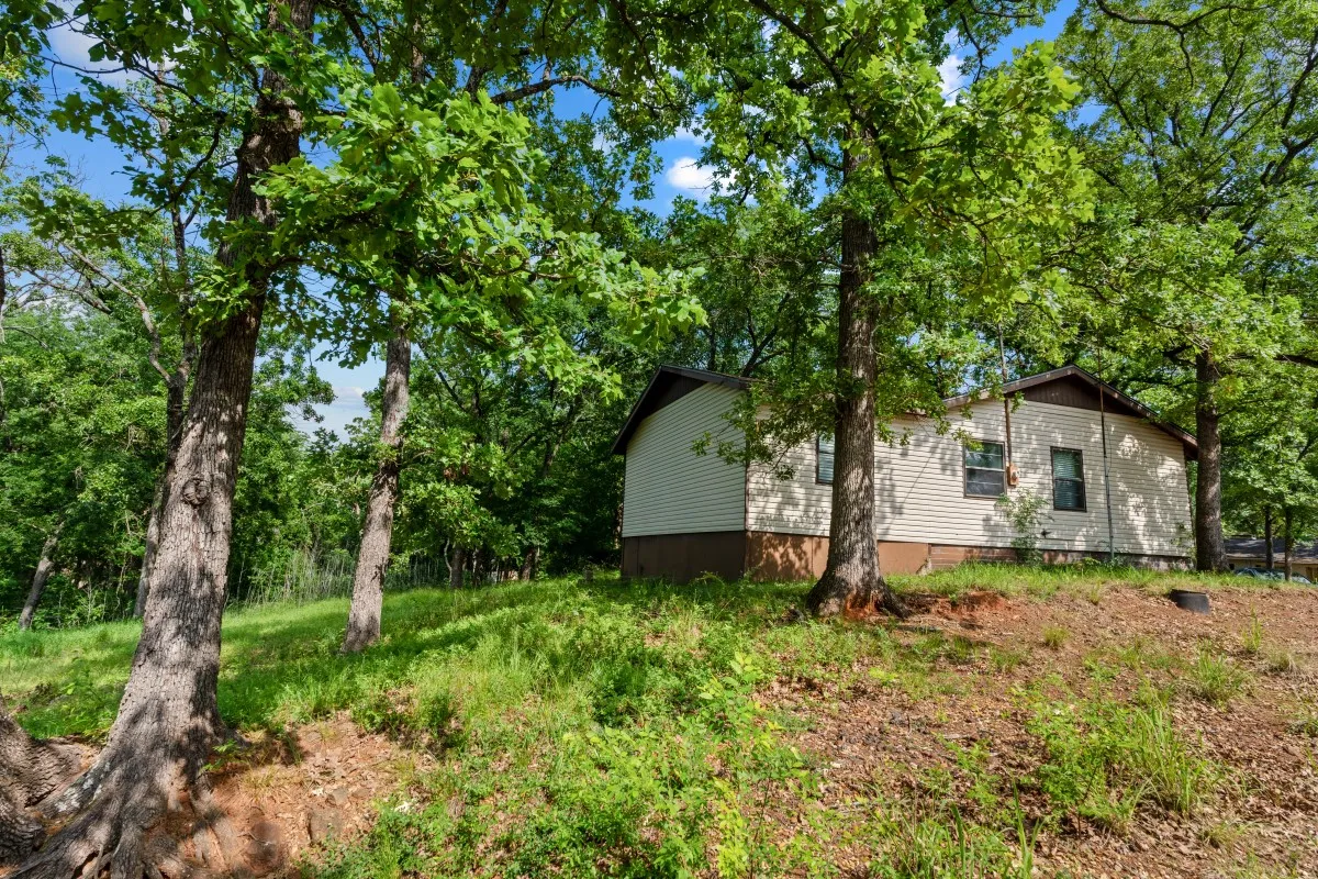 Single Family Residence For Sale in Henderson County , 112 Crocker Road, Malakoff, Texas 75148, 3 Bedroom, 2 Bathroom, Garage spaces, 912 Sqft, built in 1973, mls#21095968, Real Estate Agent in Malakoff, Homes For Sale in Henderson county, Homes For Sale in Malakoff, Realtor in Malakoff Texas, Real Estate Brokerage Independent Realty Texas, Luminita Cordes Realtor
