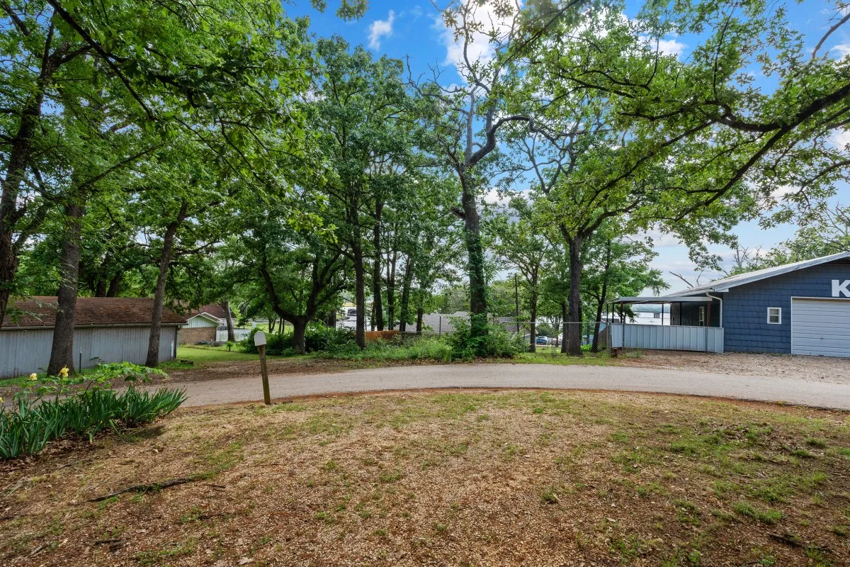 Single Family Residence For Sale in Henderson County , 112 Crocker Road, Malakoff, Texas 75148, 3 Bedroom, 2 Bathroom, Garage spaces, 912 Sqft, built in 1973, mls#21095968, Real Estate Agent in Malakoff, Homes For Sale in Henderson county, Homes For Sale in Malakoff, Realtor in Malakoff Texas, Real Estate Brokerage Independent Realty Texas, Luminita Cordes Realtor