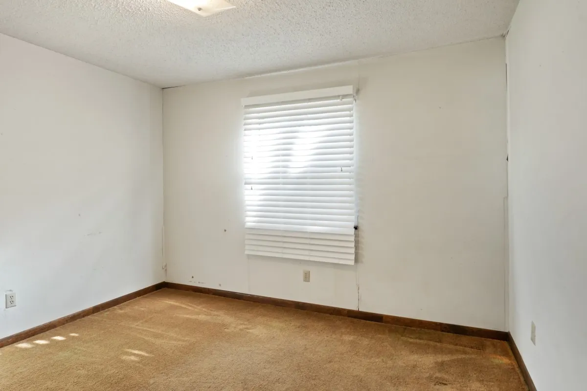 Single Family Residence For Sale in Henderson County , 112 Crocker Road, Malakoff, Texas 75148, 3 Bedroom, 2 Bathroom, Garage spaces, 912 Sqft, built in 1973, mls#21095968, Real Estate Agent in Malakoff, Homes For Sale in Henderson county, Homes For Sale in Malakoff, Realtor in Malakoff Texas, Real Estate Brokerage Independent Realty Texas, Luminita Cordes Realtor