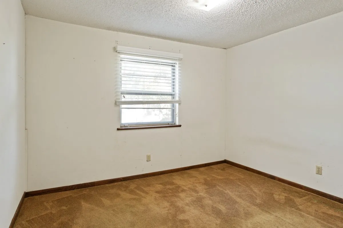 Single Family Residence For Sale in Henderson County , 112 Crocker Road, Malakoff, Texas 75148, 3 Bedroom, 2 Bathroom, Garage spaces, 912 Sqft, built in 1973, mls#21095968, Real Estate Agent in Malakoff, Homes For Sale in Henderson county, Homes For Sale in Malakoff, Realtor in Malakoff Texas, Real Estate Brokerage Independent Realty Texas, Luminita Cordes Realtor