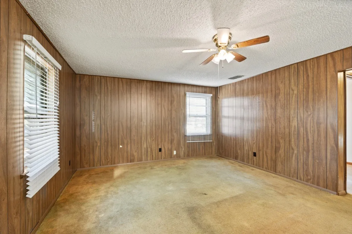 Single Family Residence For Sale in Henderson County , 112 Crocker Road, Malakoff, Texas 75148, 3 Bedroom, 2 Bathroom, Garage spaces, 912 Sqft, built in 1973, mls#21095968, Real Estate Agent in Malakoff, Homes For Sale in Henderson county, Homes For Sale in Malakoff, Realtor in Malakoff Texas, Real Estate Brokerage Independent Realty Texas, Luminita Cordes Realtor