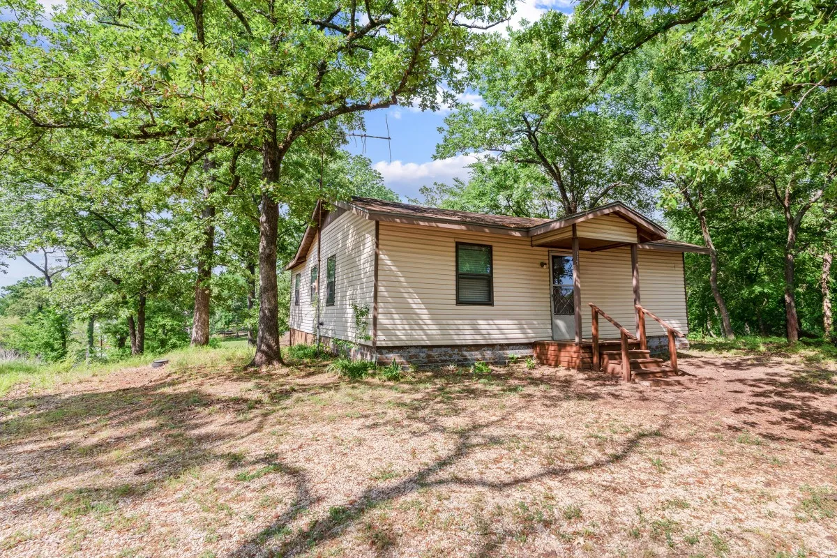Single Family Residence For Sale in Henderson County , 112 Crocker Road, Malakoff, Texas 75148, 3 Bedroom, 2 Bathroom, Garage spaces, 912 Sqft, built in 1973, mls#21095968, Real Estate Agent in Malakoff, Homes For Sale in Henderson county, Homes For Sale in Malakoff, Realtor in Malakoff Texas, Real Estate Brokerage Independent Realty Texas, Luminita Cordes Realtor