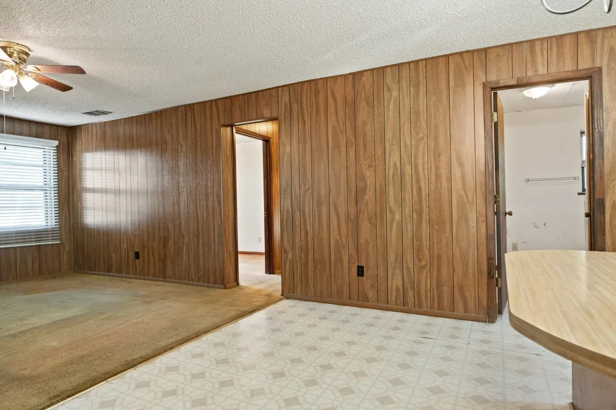 Single Family Residence For Sale in Henderson County , 112 Crocker Road, Malakoff, Texas 75148, 3 Bedroom, 2 Bathroom, Garage spaces, 912 Sqft, built in 1973, mls#21095968, Real Estate Agent in Malakoff, Homes For Sale in Henderson county, Homes For Sale in Malakoff, Realtor in Malakoff Texas, Real Estate Brokerage Independent Realty Texas, Luminita Cordes Realtor