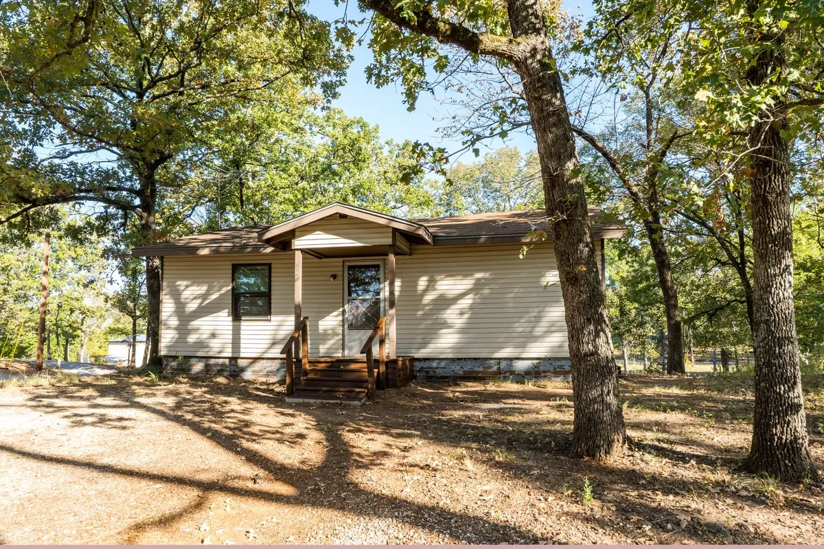 Single Family Residence For Sale in Henderson County , 112 Crocker Road, Malakoff, Texas 75148, 3 Bedroom, 2 Bathroom, Garage spaces, 912 Sqft, built in 1973, mls#21095968, Real Estate Agent in Malakoff, Homes For Sale in Henderson county, Homes For Sale in Malakoff, Realtor in Malakoff Texas, Real Estate Brokerage Independent Realty Texas, Luminita Cordes Realtor
