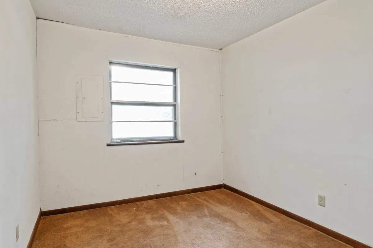 Single Family Residence For Sale in Henderson County , 112 Crocker Road, Malakoff, Texas 75148, 3 Bedroom, 2 Bathroom, Garage spaces, 912 Sqft, built in 1973, mls#21095968, Real Estate Agent in Malakoff, Homes For Sale in Henderson county, Homes For Sale in Malakoff, Realtor in Malakoff Texas, Real Estate Brokerage Independent Realty Texas, Luminita Cordes Realtor