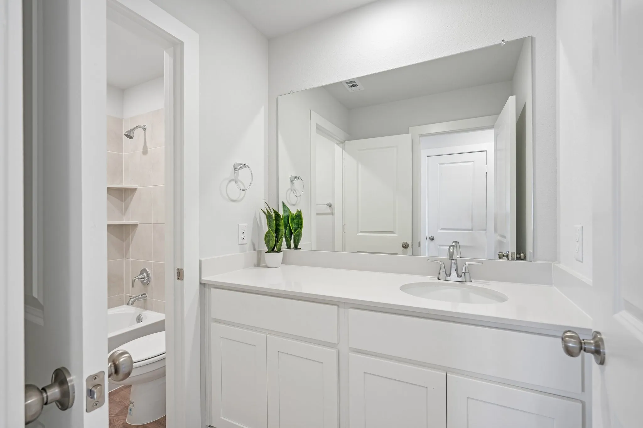 Single Family Residence For Sale in Kaufman County , 746 Carson Drive, Forney, Texas 75126, 4 Bedroom, 3 Bathroom, 3 Garage spaces, 2,260 Sqft, built in 2025, New Construction - Complete, mls#21096396, Real Estate Agent in Forney, Homes For Sale in Kaufman county, Homes For Sale in Forney, Realtor in Forney Texas, Real Estate Brokerage Independent Realty Texas, Luminita Cordes Realtor