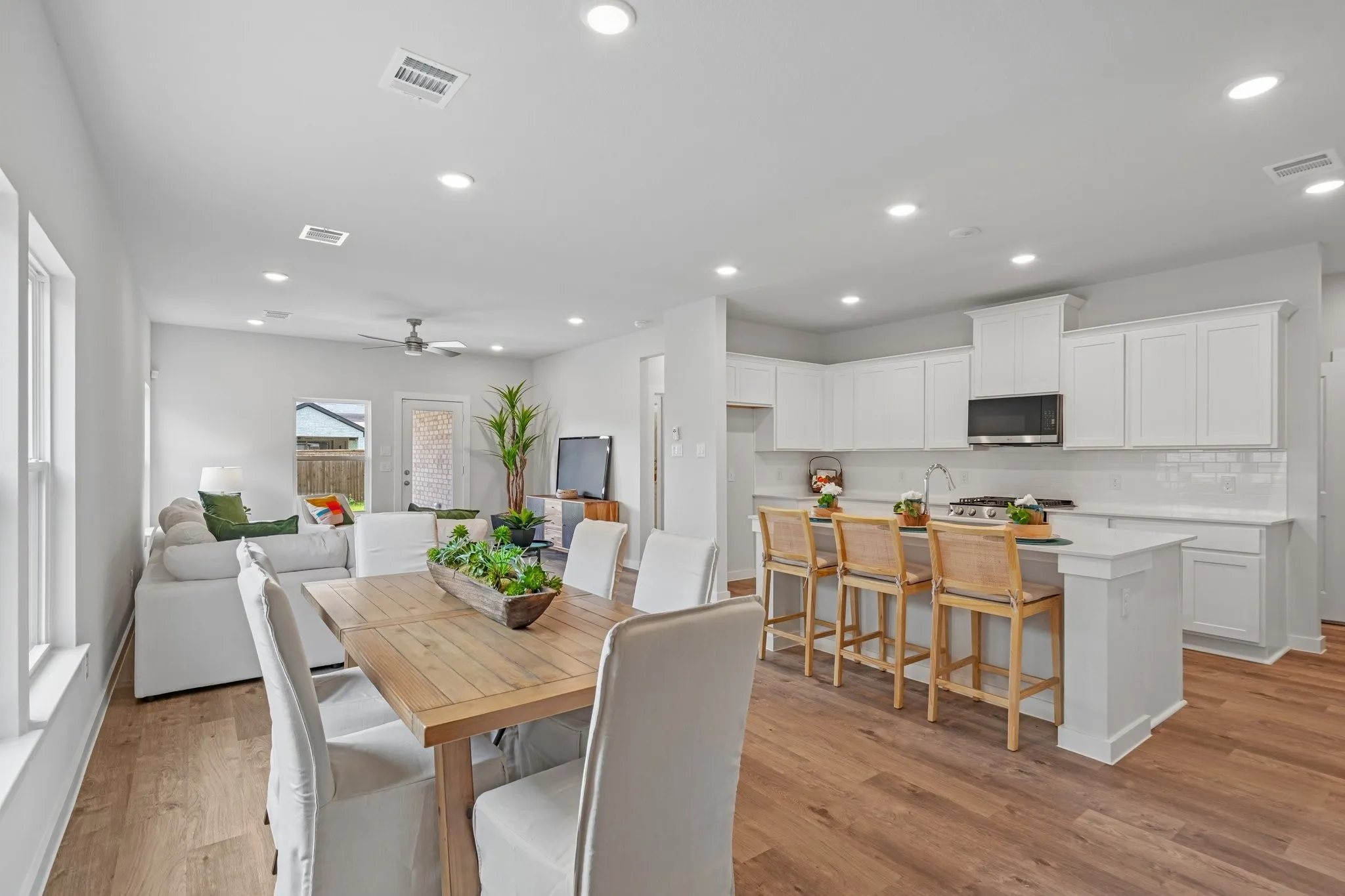 Single Family Residence For Sale in Kaufman County , 746 Carson Drive, Forney, Texas 75126, 4 Bedroom, 3 Bathroom, 3 Garage spaces, 2,260 Sqft, built in 2025, New Construction - Complete, mls#21096396, Real Estate Agent in Forney, Homes For Sale in Kaufman county, Homes For Sale in Forney, Realtor in Forney Texas, Real Estate Brokerage Independent Realty Texas, Luminita Cordes Realtor