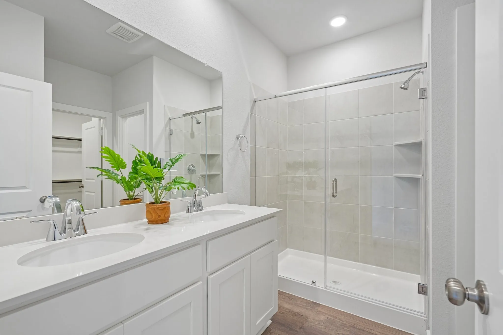 Single Family Residence For Sale in Kaufman County , 746 Carson Drive, Forney, Texas 75126, 4 Bedroom, 3 Bathroom, 3 Garage spaces, 2,260 Sqft, built in 2025, New Construction - Complete, mls#21096396, Real Estate Agent in Forney, Homes For Sale in Kaufman county, Homes For Sale in Forney, Realtor in Forney Texas, Real Estate Brokerage Independent Realty Texas, Luminita Cordes Realtor