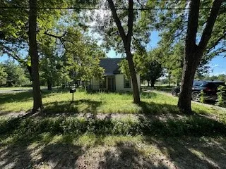 Single Family Residence For Sale in Fannin County , 503 Braz Street, Bonham, Texas 75418, 2 Bedroom, 2 Bathroom, Garage spaces, 896 Sqft, built in 1940, mls#21096391, Real Estate Agent in Bonham, Homes For Sale in Fannin county, Homes For Sale in Bonham, Realtor in Bonham Texas, Real Estate Brokerage Independent Realty Texas, Luminita Cordes Realtor