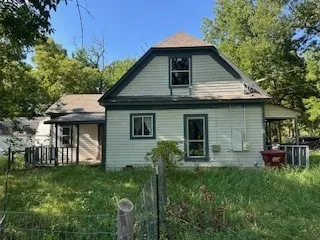 Single Family Residence For Sale in Fannin County , 503 Braz Street, Bonham, Texas 75418, 2 Bedroom, 2 Bathroom, Garage spaces, 896 Sqft, built in 1940, mls#21096391, Real Estate Agent in Bonham, Homes For Sale in Fannin county, Homes For Sale in Bonham, Realtor in Bonham Texas, Real Estate Brokerage Independent Realty Texas, Luminita Cordes Realtor