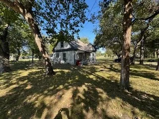 Single Family Residence For Sale in Fannin County , 503 Braz Street, Bonham, Texas 75418, 2 Bedroom, 2 Bathroom, Garage spaces, 896 Sqft, built in 1940, mls#21096391, Real Estate Agent in Bonham, Homes For Sale in Fannin county, Homes For Sale in Bonham, Realtor in Bonham Texas, Real Estate Brokerage Independent Realty Texas, Luminita Cordes Realtor
