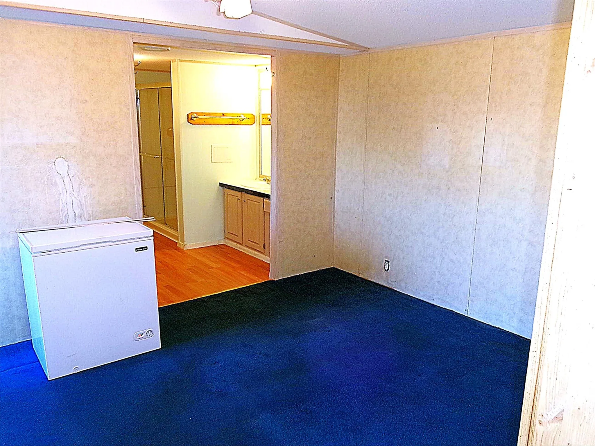 Primary bedroom and en suite