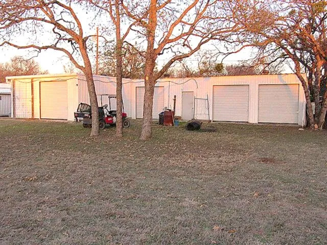 Extra-large workshop and 3 garages