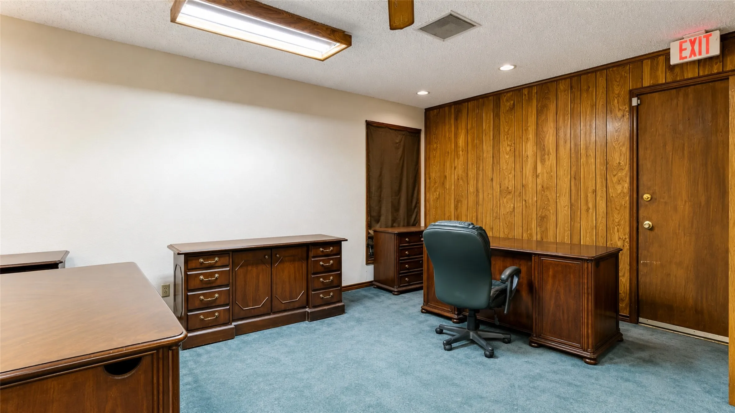 Office For Sale in Dallas County , 12989 Jupiter Road 103, 104 & 105, Dallas, Texas 75238, 0, 0, Garage spaces, 0 Sqft, built in 1982, Preowned, Price $597,500, mls#21096525, Real Estate Agent in Dallas, Homes For Sale in Dallas county, Homes For Sale in Dallas, Realtor in Dallas Texas, Real Estate Brokerage Independent Realty Texas, Luminita Cordes Realtor