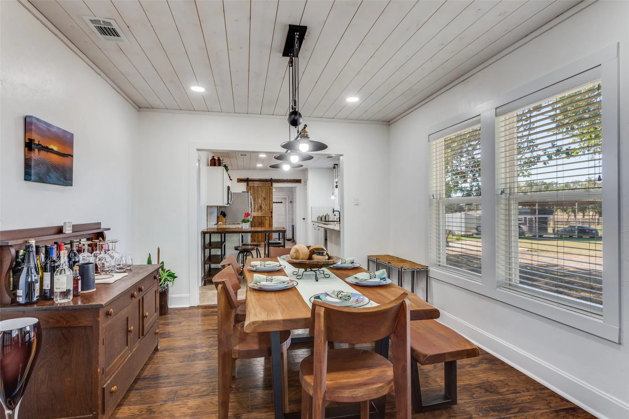 Dining into kitchen