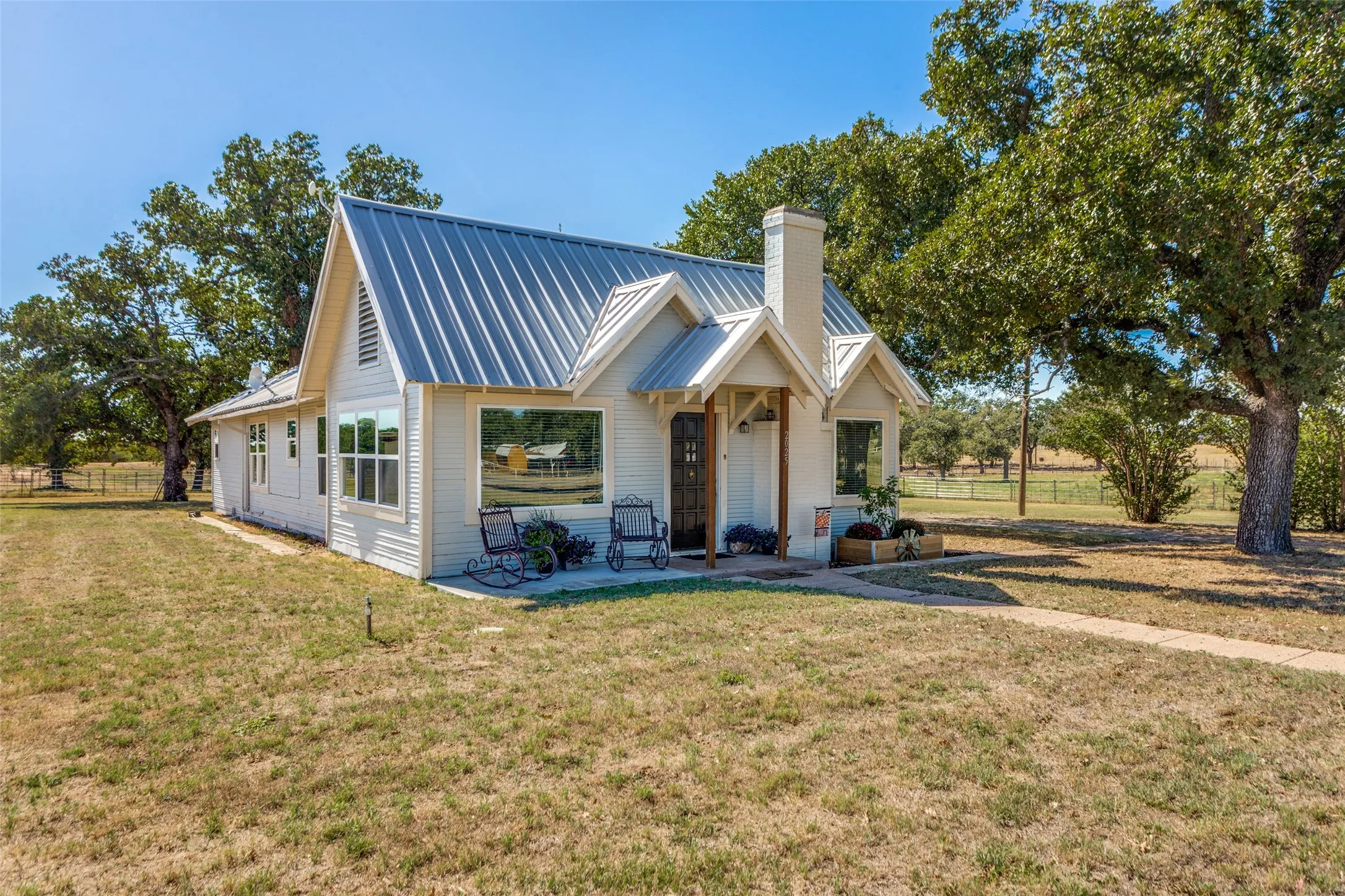Single Family Residence For Sale in Eastland County , 2025 Highway 112, Eastland, Texas 76448, 3 Bedroom, 2 Bathroom, Garage spaces, 1,815 Sqft, built in 1934, Preowned, mls#21093442, Real Estate Agent in Eastland, Homes For Sale in Eastland county, Homes For Sale in Eastland, Realtor in Eastland Texas, Real Estate Brokerage Independent Realty Texas, Luminita Cordes Realtor