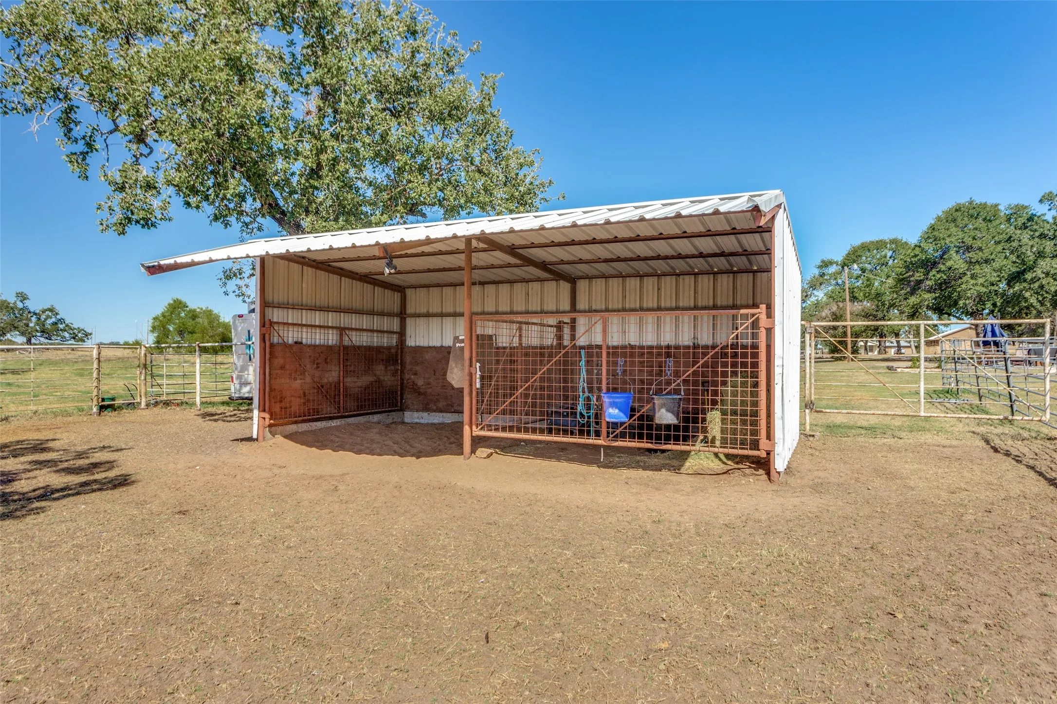 Super safe 2 stall barn