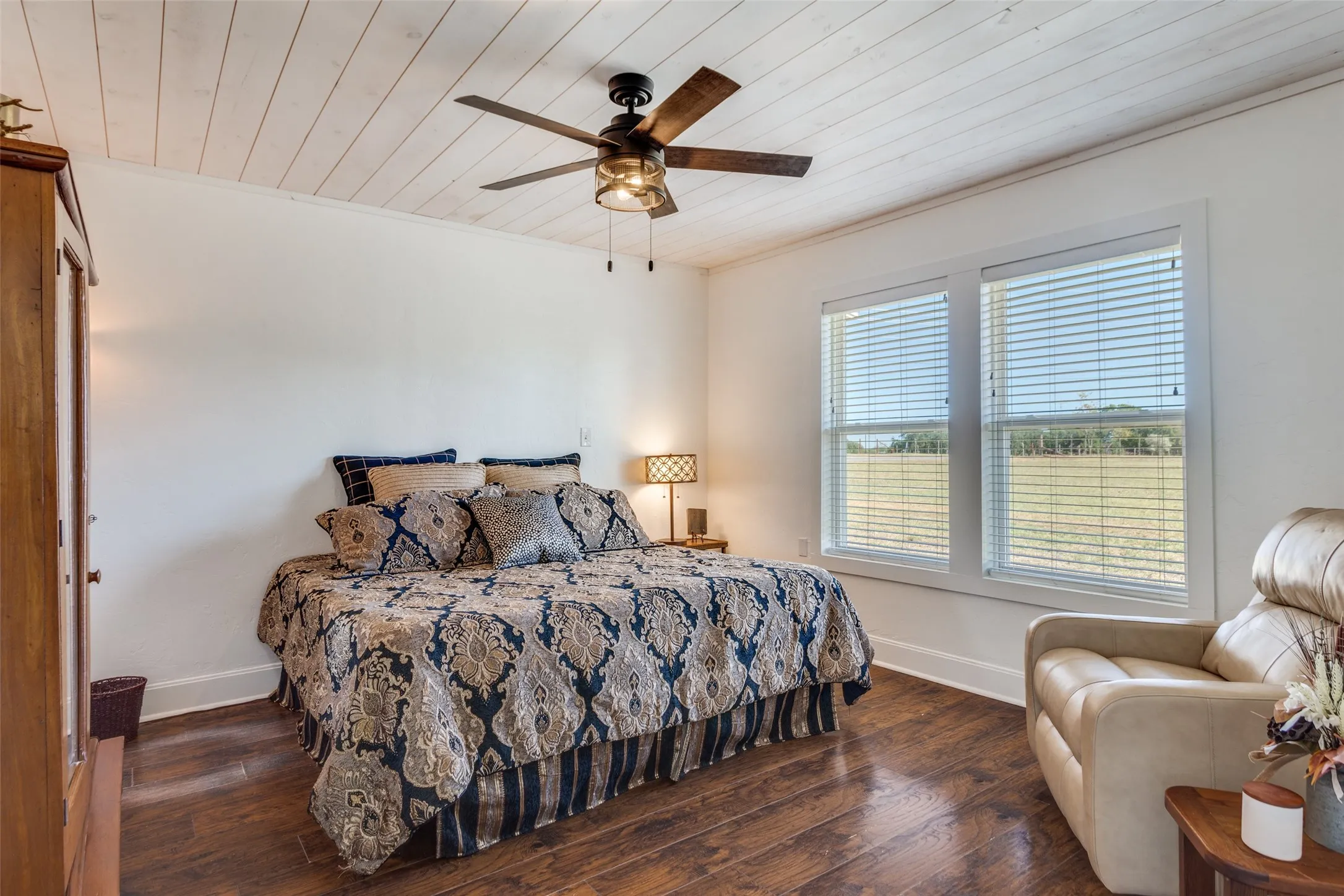 Large guest bedroom