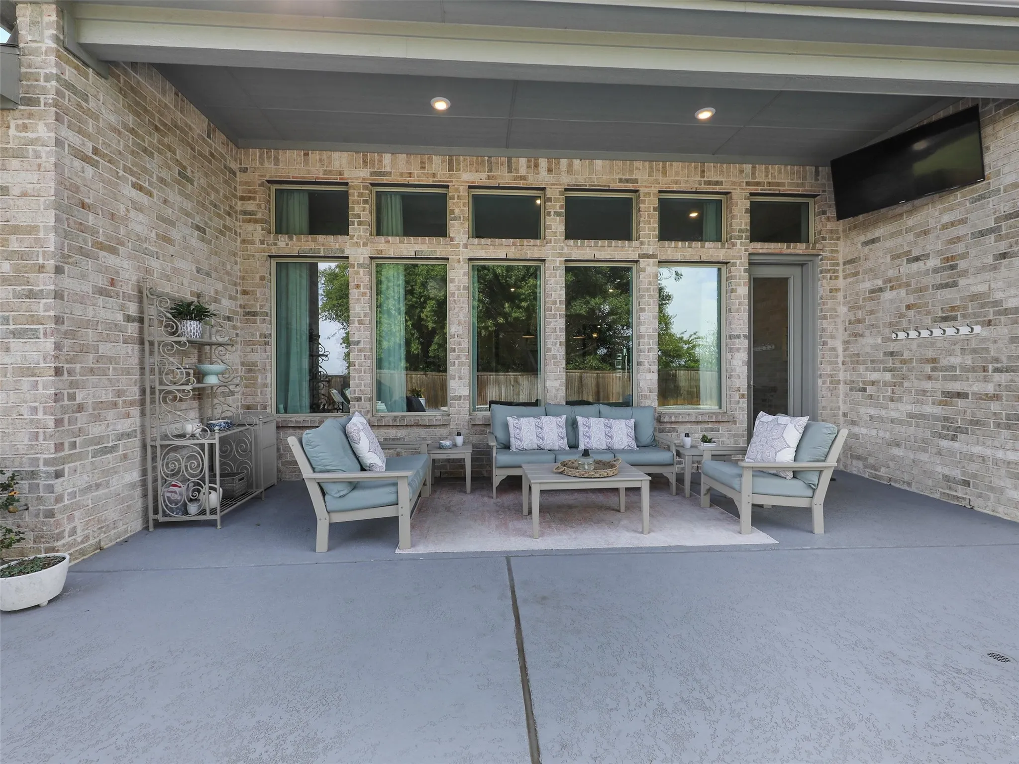 View of patio / terrace with outdoor lounge area