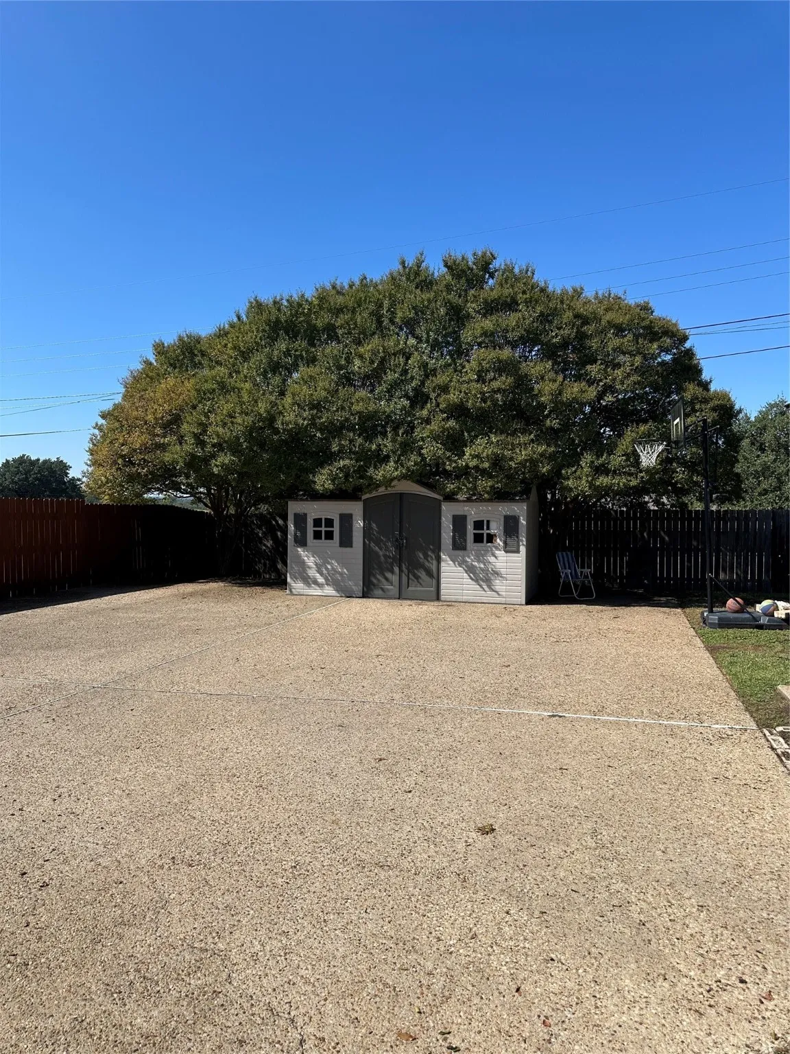 View of yard with a storage shed