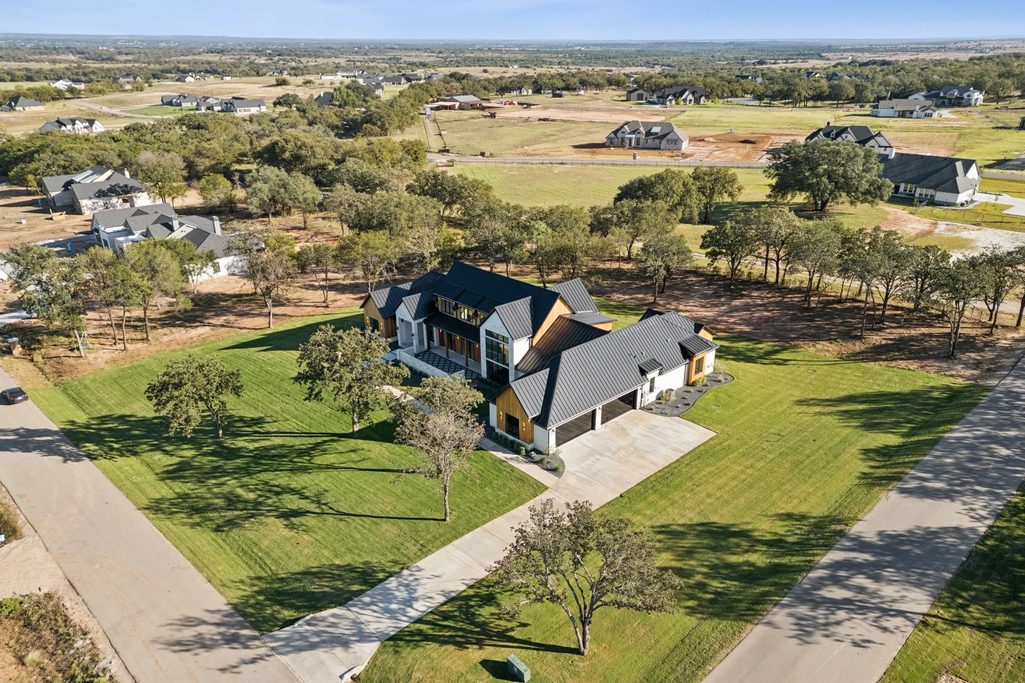 Single Family Residence For Sale in Parker County , 200 Dan Russell Bend, Weatherford, Texas 76087, 4 Bedroom, 5 Bathroom, 4 Garage spaces, 5,134 Sqft, built in 2025, mls#21096831, Real Estate Agent in Weatherford, Homes For Sale in Parker county, Homes For Sale in Weatherford, Realtor in Weatherford Texas, Real Estate Brokerage Independent Realty Texas, Luminita Cordes Realtor