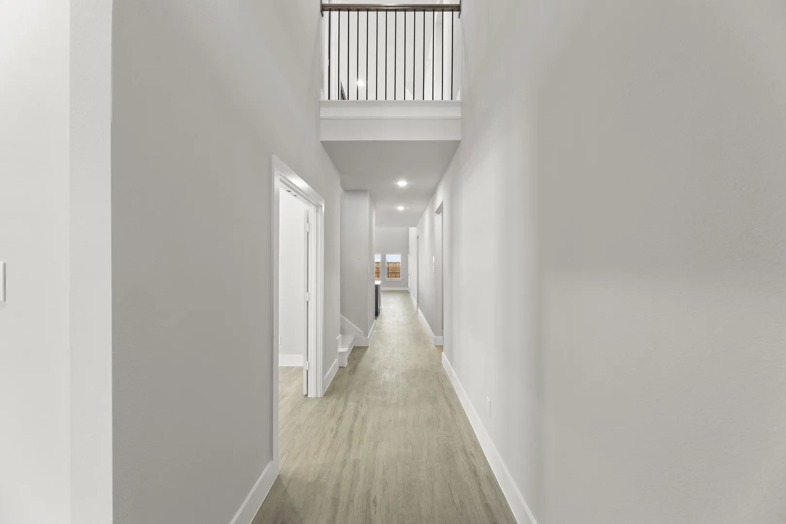 04. 2364 Bell - Entry (2)