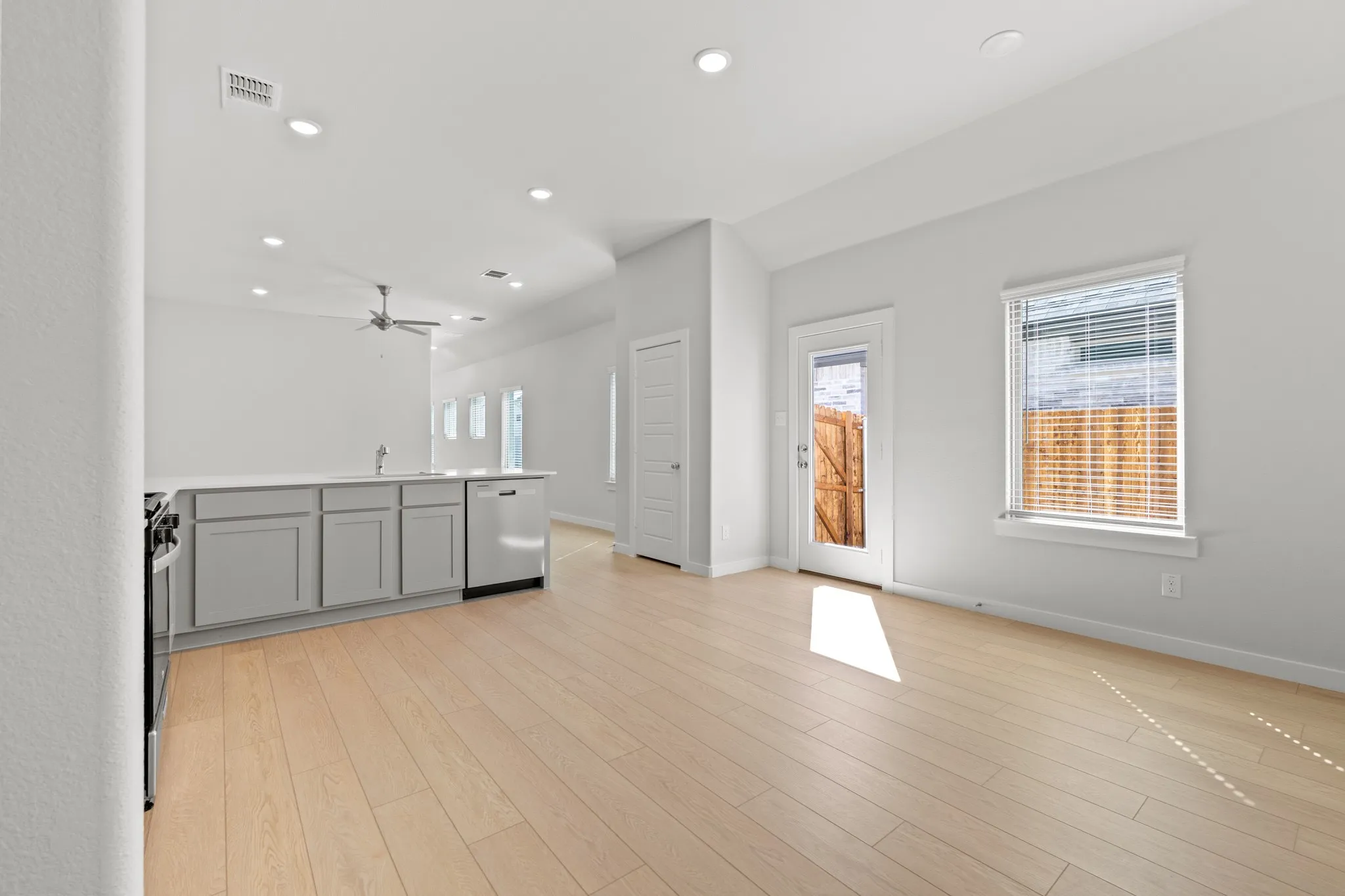 Single Family Residence For Rent in Collin County , 106 Travine, Mc Kinney, Texas 75071, 3 Bedroom, 2 Bathroom, 2 Garage spaces, 1,600 Sqft, built in 2024, mls#21097044, Real Estate Agent in Mc Kinney, Homes For Rent in Collin county, Homes For Rent in Mc Kinney, Realtor in Mc Kinney Texas, Real Estate Brokerage Independent Realty Texas, Luminita Cordes Realtor