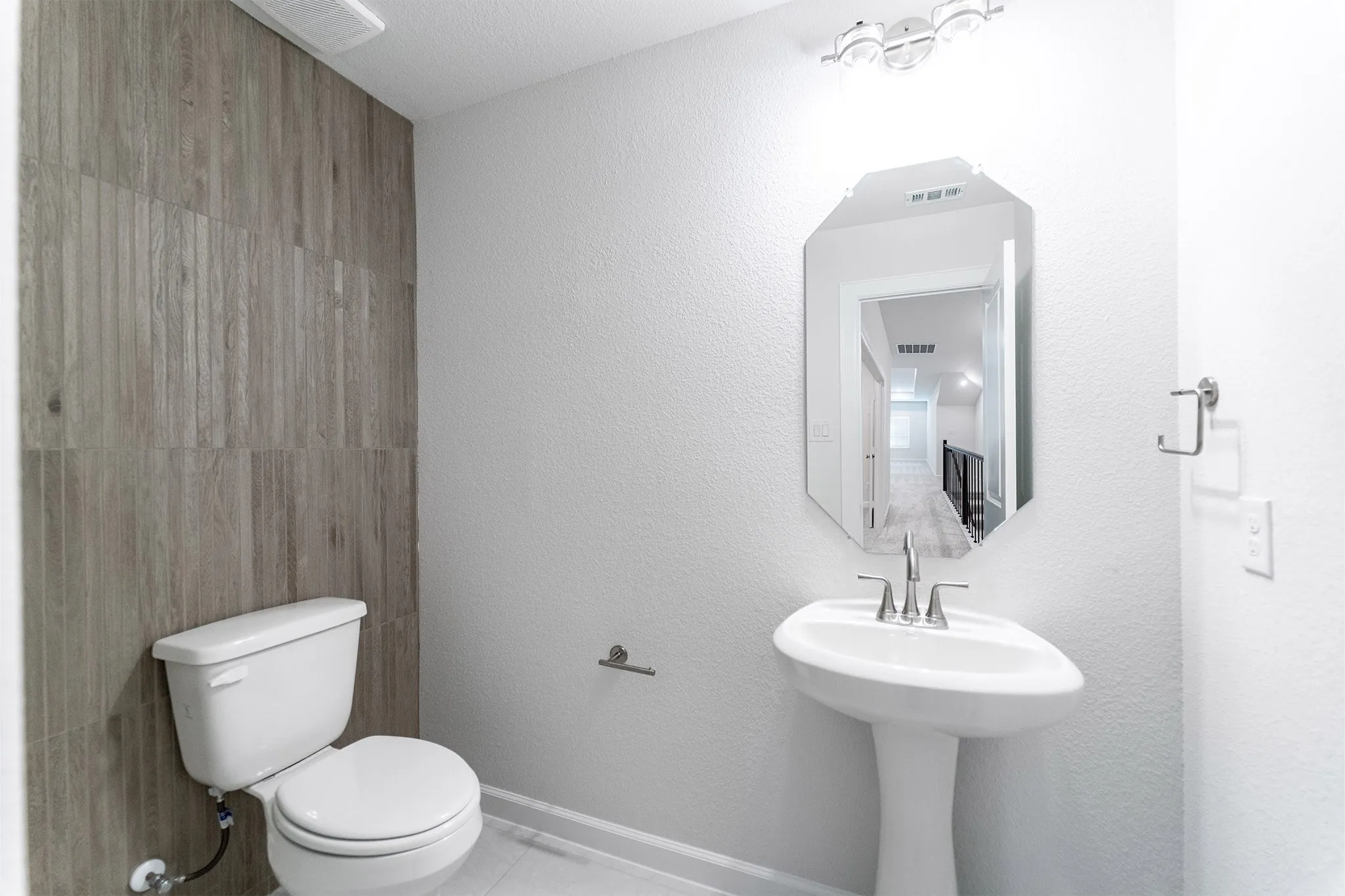 Single Family Residence For Sale in Rockwall County , 3908 Friendship Court, Heath, Texas 75126, 3 Bedrooms, 4 Bathrooms, 3 Garage spaces, 3,635 Sqft, built in 2025, New Construction - Complete, Price $789,990, mls#21098018, Real Estate Agent in Heath, Homes For Sale in Rockwall county, Homes For Sale in Heath, Realtor in Heath Texas, Real Estate Brokerage Independent Realty Texas, Luminita Cordes Realtor