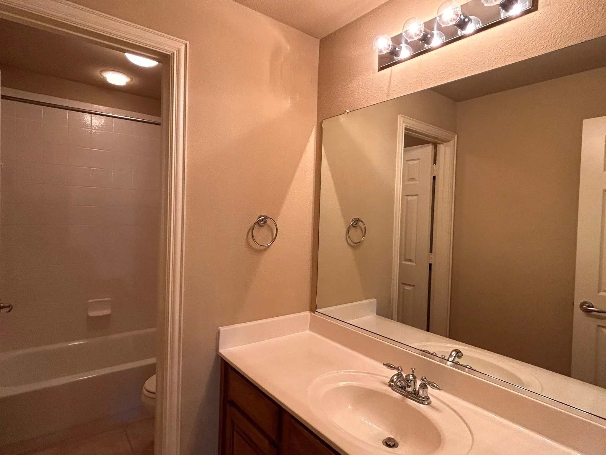 Single Family Residence For Rent in Collin County , 6794 Calm Meadow Drive, Frisco, Texas 75035, 3 Bedroom, 3 Bathroom, 2 Garage spaces, 3,037 Sqft, built in 2004, mls#21098139, Real Estate Agent in Frisco, Homes For Rent in Collin county, Homes For Rent in Frisco, Realtor in Frisco Texas, Real Estate Brokerage Independent Realty Texas, Luminita Cordes Realtor